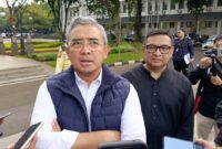 Wali Kota Bandung Muhammad Farhan mengakui kinerja penyapu jalan belum efektif. Dedi Mulyadi soroti 1.500 petugas tak berdampak signifikan.( Poto : Liputan6.com/Arya Prakasa)