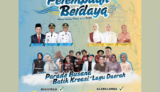 Parade Batik Sungai Penuh 2026 menampilkan kolaborasi UMKM dan desainer lokal di Gedung Nasional untuk dorong ekonomi kreatif dan budaya daerah.( Poto : Prokopim Kota Sungai Penuh ).