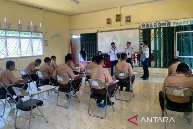 Ujian kesetaraan LPKA Muara Bulian diikuti 10 anak binaan dengan dukungan Disdikbud Batang Hari.( Poto : ANTARA/ Humas LPKA Muara Bulian )