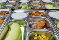 Zulhas meminta sekolah aktif mengawasi Program Makan Bergizi Gratis (MBG) dan segera melapor jika ada layanan tidak sesuai standar. Pemerintah juga memperketat syarat SPPG demi kualitas program. ( Poto : Universitas Gadjah Mada )