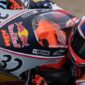 Kiandra Ramadhipa juara Red Bull Rookies Cup 2026 setelah tampil impresif dari posisi 17 dan mengamankan kemenangan dramatis di Sirkuit Jerez, Spanyol.( Poto : opera news ).