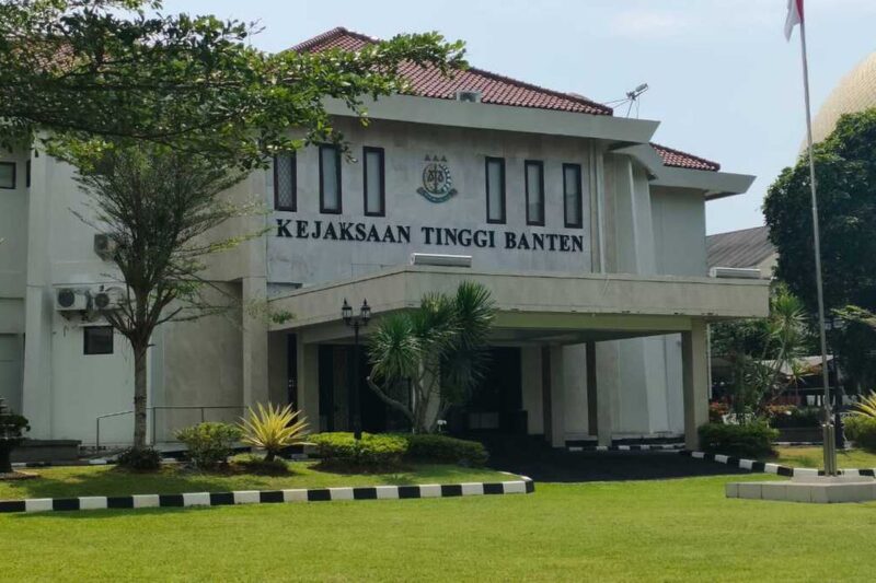 Jaksa Kejati Banten ditahan Kejati Jawa Barat setelah diduga menjual aset sitaan kasus investasi bodong KSP Pandawa yang merugikan korban. ( Poto : dok.KOMPAS.com/Rasyid Ridho).