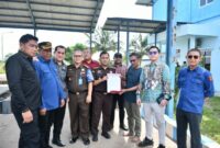 Kejaksaan Tinggi (Kejati) Jambi melalui Tim Jaksa Penuntut Umum Tindak Pidana Khusus (Pidsus) menghentikan aktivitas dan mengosongkan aset sitaan milik PT Prosympac Agro Lestari (PT PAL) pada Kamis (23/4/2026). ( Poto : JAMBIlink ).