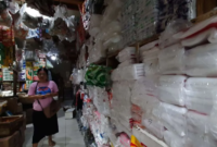 shrinkflation kenaikan harga plastik mendorong produsen mengurangi isi produk tanpa menaikkan harga jual ke konsumen.( Poto : dok.industri kontan )