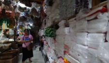 shrinkflation kenaikan harga plastik mendorong produsen mengurangi isi produk tanpa menaikkan harga jual ke konsumen.( Poto : dok.industri kontan )