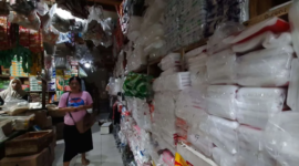 shrinkflation kenaikan harga plastik mendorong produsen mengurangi isi produk tanpa menaikkan harga jual ke konsumen.( Poto : dok.industri kontan )