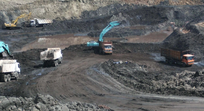 Anggota DPR RI Cek Endra menyoroti ketimpangan listrik di daerah penghasil batu bara seperti Jambi yang masih banyak desa belum terlistriki. ( Poto : Jambi One ).