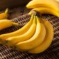 Pelajari cara mematangkan pisang tanpa karbit hanya dengan gula dan garam.( Poto : Astro ).