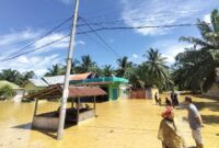 Banjir merendam 5 kecamatan dan 26 desa, dengan total 1.552 rumah terdampak.( Poto : kabar sarolangun.com).