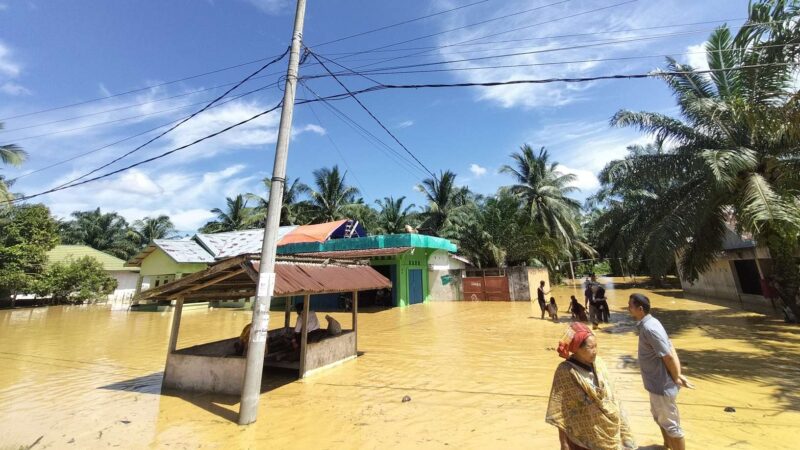 Banjir merendam 5 kecamatan dan 26 desa, dengan total 1.552 rumah terdampak.( Poto : kabar sarolangun.com).