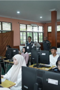 Rektor UNJA Pantau Langsung Hari Pertama UTBK-SNBT 2026, Pastikan Ujian Inklusif