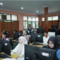 Rektor UNJA memantau langsung pelaksanaan UTBK-SNBT 2026 hari pertama untuk memastikan sarana siap, ujian berjalan lancar, dan inklusif bagi peserta disabilitas.( Poto : jamberita.com )