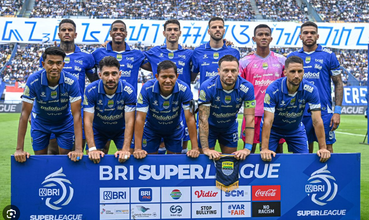 Persib Bandung menyisakan lima laga krusial di Super League 2025/2026 yang akan menentukan peluang juara.( Poto : dok. Kompas Bola )