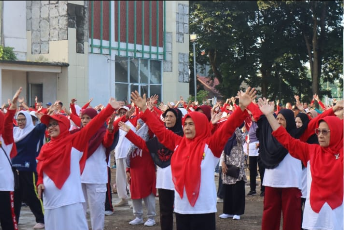 DPW FK KBIHU dan Kemenhaj Jambi menggelar Senam Sehat Berkah untuk calon jemaah haji 2026.( Poto : Universitas Jambi ).