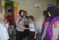 Upaya Humanis Polda Jambi Pulihkan Trauma Anak Usai Insiden Penusukan.( Poto : Sinar Jambi )