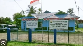 Warga Mendalo Darat, Muaro Jambi, mengeluhkan layanan PDAM Tirta yang sering mati dan kualitas air buruk.( Poto : Jambi One ).