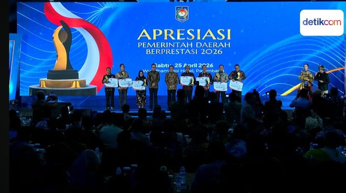 Kota Sungai Penuh meraih penghargaan dari Kemendagri atas kinerja terbaik dalam menurunkan angka kemiskinan dan stunting.( Poto : detiknews).