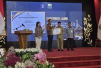 Pemprov Jambi meraih penghargaan nasional setelah berhasil membentuk 1.585 Posbankum yang menjangkau 100 persen desa dan kelurahan. ( Poto : JAMBI link).