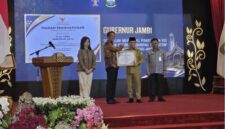 Pemprov Jambi meraih penghargaan nasional setelah berhasil membentuk 1.585 Posbankum yang menjangkau 100 persen desa dan kelurahan. ( Poto : JAMBI link).