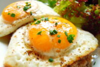 Temukan resep olahan telur ceplok kecap yang praktis dan lezat untuk sarapan hanya dalam 10 menit. Mudah dibuat, bergizi, dan cocok untuk menu harian.( Poto: dok. Okezone Women )