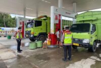 Polda Jambi meningkatkan patroli SPBU untuk mengantisipasi dampak kenaikan BBM, memastikan stok aman dan mencegah penyalahgunaan subsidi. ( Poto : JAMBIlink )