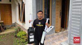 Internet gratis dari program Kampung Internet mengubah hidup warga desa. Dari sulit sinyal, kini bisa raup jutaan rupiah lewat afiliator dan UMKM digital.( Poto : CNN Indonesia/ Yogi Anugrah ).