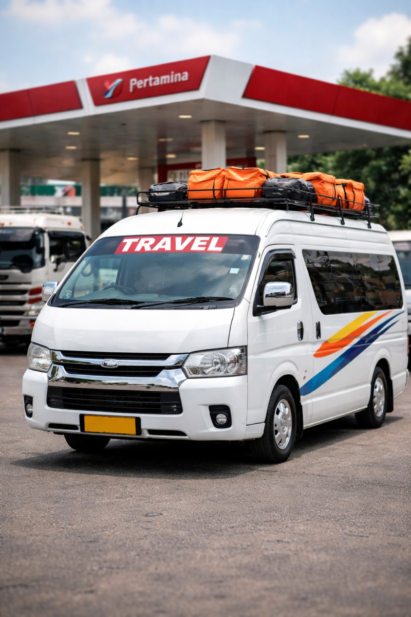 Harga BBM nonsubsidi naik membuat pengusaha travel di Jambi mengeluhkan antrean solar di SPBU yang mengganggu operasional. ( Poto : AI)