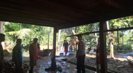 banjir Sungai Batang Tembesi merendam Pamenang Selatan, Merangin, Jambi, merusak rumah, fasilitas umum, dan lahan warga akibat hujan deras.( Poto : JAMBIEKSPRES.CO.ID ).