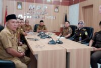 Pemerintah Kabupaten Merangin mengikuti Rapat Koordinasi (Rakor) Pengendalian Inflasi secara virtual melalui Zoom Meeting. ( Poto : Pemkab Merangin )