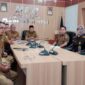 Pemerintah Kabupaten Merangin mengikuti Rapat Koordinasi (Rakor) Pengendalian Inflasi secara virtual melalui Zoom Meeting. ( Poto : Pemkab Merangin )
