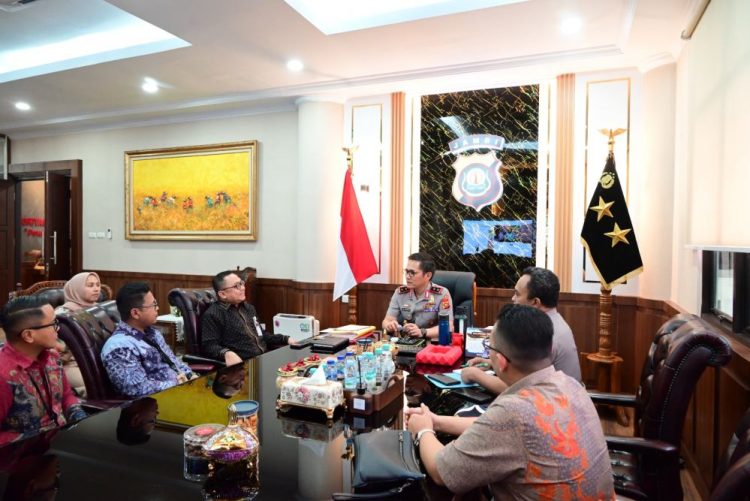 Polda Jambi dan Bank Mandiri wilayah Jambi memperkuat sinergi melalui audiensi strategis untuk meningkatkan pengamanan sektor perbankan.( Poto : SEKATO JAMBI .COM).