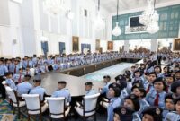 Ratusan siswa Taruna Nusantara kunjungi Istana Kepresidenan dan mendapat pembekalan dari Mensesneg serta Menlu tentang kepemimpinan dan diplomasi. ( Poto : Biro Sekretariat Presiden/ Muchlis Jr )