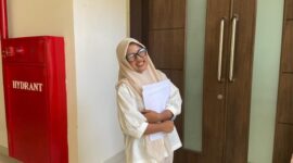 Dua peserta UTBK SNBT di Universitas Airlangga menunjukkan perjuangan berbeda, mulai dari terbang ribuan kilometer hingga hidup mandiri di perantauan demi PTN impian. ( Poto : detikedu/unair )