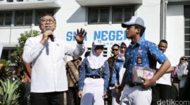 Zulhas menegaskan sekolah boleh mengajukan perubahan menu MBG dan melapor ke SPPG jika makanan tidak sesuai standar, tanpa perlu viral di media sosial. ( Poto : detikjogja/Muhammad Iqbal Al Fardi ) )
