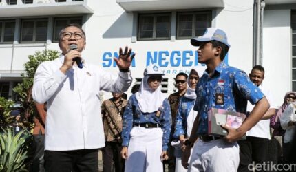 Menteri Koordinator Bidang Pangan Zulkifli Hasan (Zulhas) menegaskan bahwa sekolah memiliki hak untuk mengajukan perubahan menu dalam program Makan Bergizi Gratis (MBG).