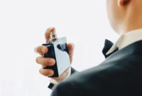 Pelajari cara membuat parfum tahan lama dengan 5 trik sederhana, mulai dari pemakaian pelembap hingga teknik penyimpanan agar wangi tetap awet seharian. ( Poto : dok.Arina.id )