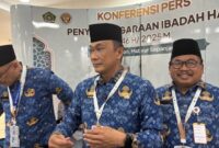 Kepala BKN Zudan Arif Fakrulloh (tengah), menegaskan tidak ada rencana peralihan PPPK menjadi CPNS tahun 2026. (Foto: Repro Kumparan )