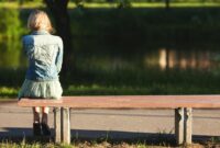 Orang yang tidak suka keramaian sering dikaitkan dengan kepribadian introvert. Kenali ciri-ciri, penyebab, hingga tanda enochlophobia dalam kehidupan sehari-hari.( ilustrasi Poto : Liputan6.com ).