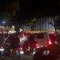 Kondisi jalan malam hari dengan kepadatan kendaraan di depan pusat kota ( Poto : liputan6.com )