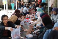 Kanwil BPN Provinsi Jambi Berbagi Daging Qurban dengan Masyarakat( Poto : istimewa )