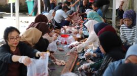 Kanwil BPN Provinsi Jambi Berbagi Daging Qurban dengan Masyarakat( Poto : istimewa )