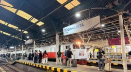 KAI Daop 6 Yogyakarta memprediksi 136.741 penumpang menggunakan kereta api jarak jauh selama libur panjang Kenaikan Yesus Kristus 2026.( Poto : ANTARA ).