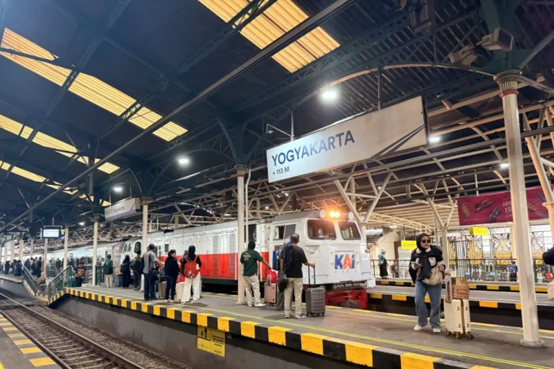 KAI Daop 6 Yogyakarta memprediksi 136.741 penumpang menggunakan kereta api jarak jauh selama libur panjang Kenaikan Yesus Kristus 2026.( Poto : ANTARA ).