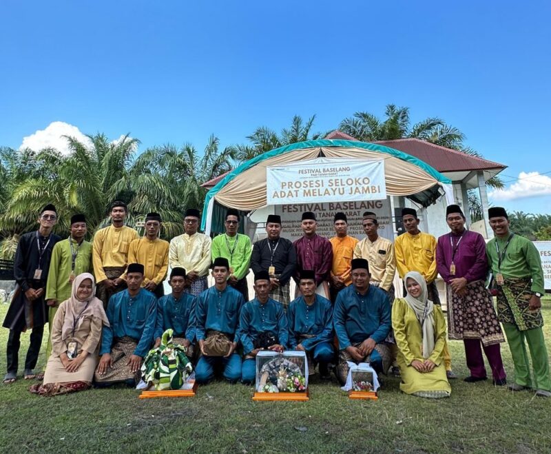 Panitia Festival Baselang Padi Tanah Darat Kabupaten Tebo( Poto : jambiprima.com ).
