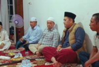 Bupati Merangin M Syukur bersama Gubernur Jambi Al Haris menghadiri takziah di rumah duka Kopriani di Bangko, Merangin.( Poto : JAMBIPRIMA.COM ).
