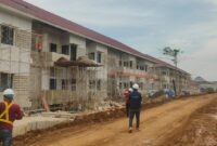 Tim proyek menambah jumlah pekerja untuk mempercepat pembangunan Sekolah Rakyat.( Poto : jambiekspres.co.id )