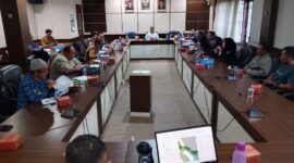 Rapat DPRD Tebo membahas sengketa lahan KTH Satria bersama PT Lestari Asri Jaya.( Poto : JAMBIPRIMA.COM ).