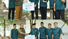 Karyawan/Karyawati Perumda Tirta Mayang Qurban 22 ekor sapi di Kota Jambi ( Poto : jambiekspres.co.id ).