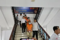 Eks Kadisdik Jambi ditahan dalam kasus korupsi DAK SMK 2021 yang merugikan negara Rp21,8 miliar. Polisi juga menetapkan dua tersangka lainnya.( Poto : ANTARA ).