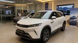 BYD Atto 2 hadir dengan interior hijau neon futuristik, performa bertenaga, dan fitur modern yang siap meramaikan pasar SUV listrik Indonesia. ( Poto : AKURAT JAKARTA,CO ).